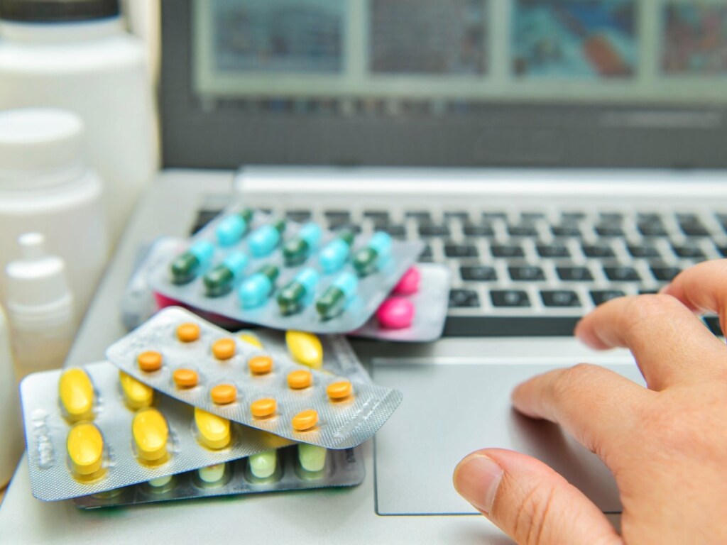 Онлайн-заказы лекарств не улучшат ситуацию для украинских сельчан &#8212; эксперт