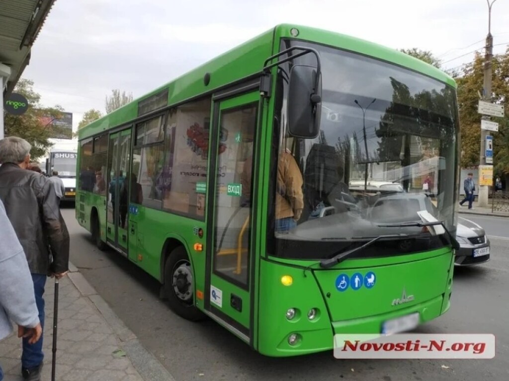 В Николаеве водитель автобуса выгнал отца с детьми из транспорта (ФОТО)
