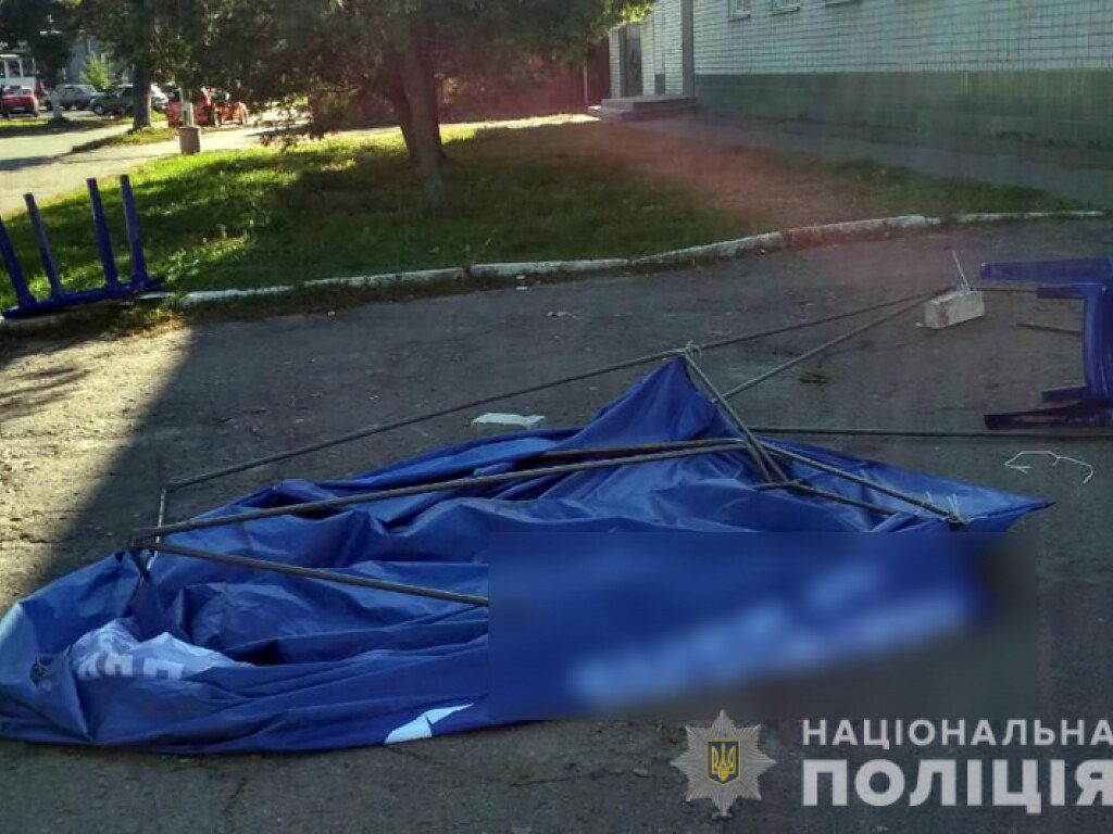 В Черниговской области неизвестные повредили агитационную палатку: драка закончилась стрельбой (ФОТО)