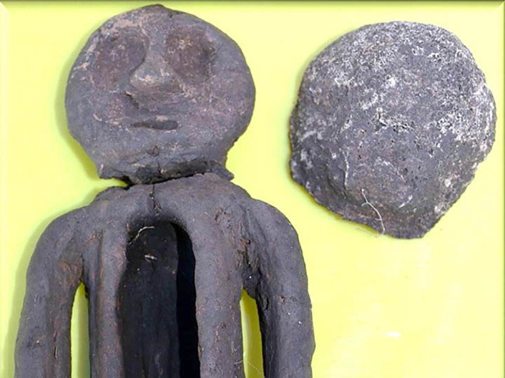 В Сибири археологи обнаружили загадочную фигурку в маске возрастом 5000 лет (ФОТО)