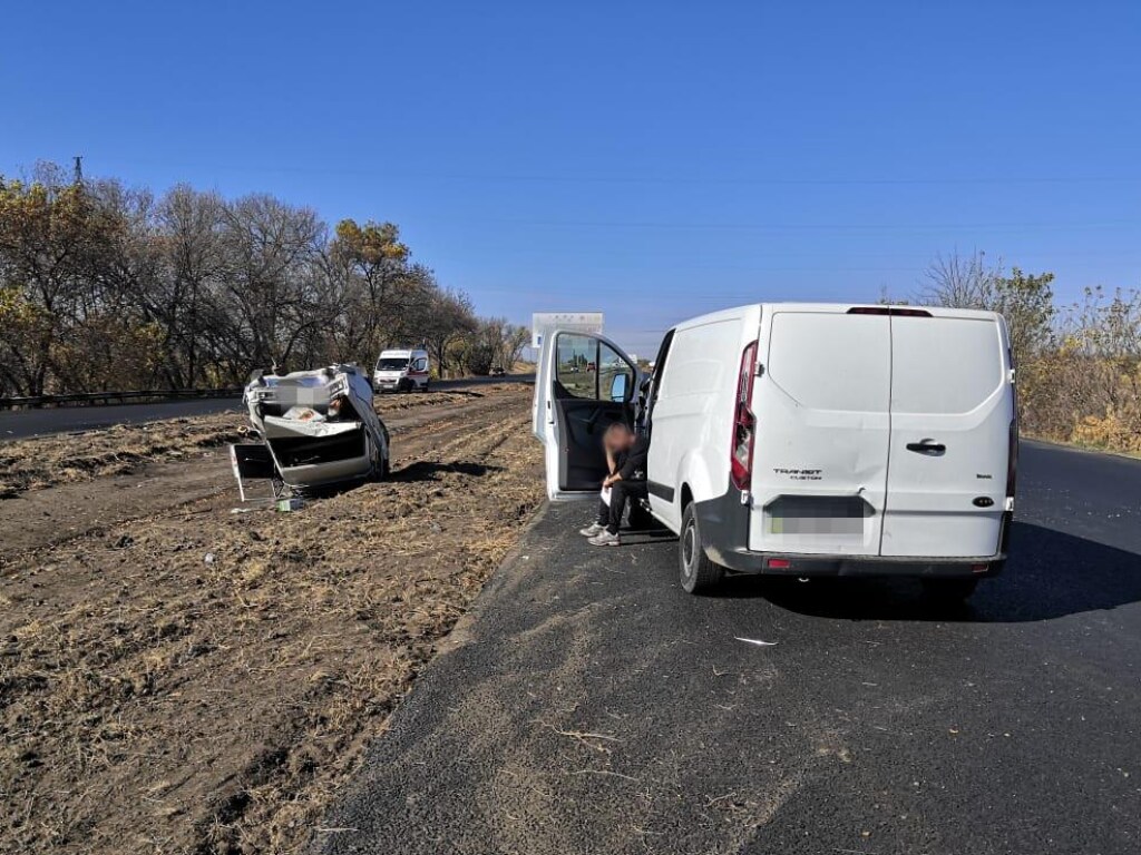 На трассе под Харьковом произошло ДТП с Ford и ВАЗ: есть жертвы (ФОТО)