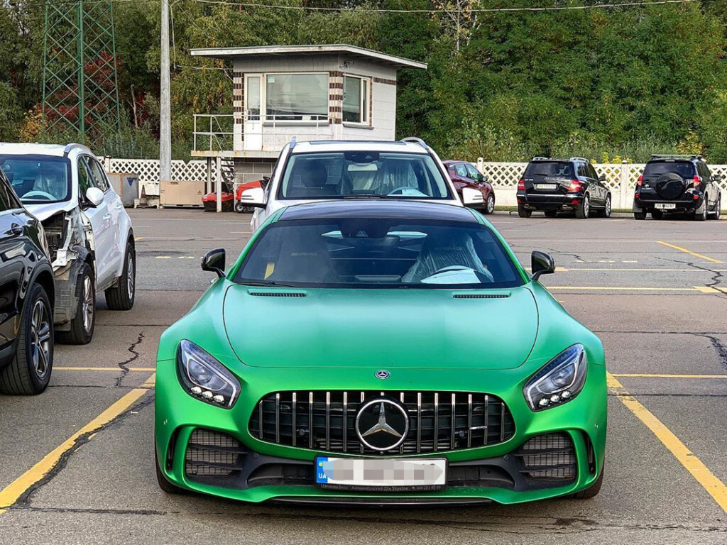 «Зеленый дьявол»: в Киеве заметили суперкар за семь миллионов гривен (ФОТО)