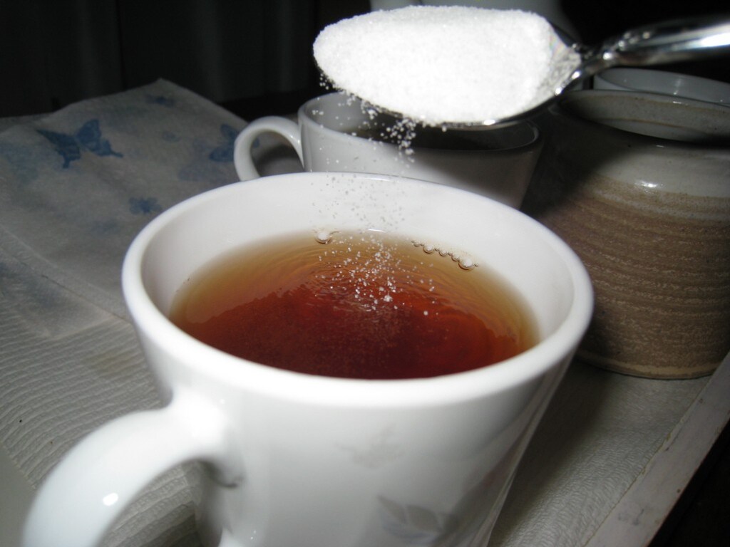 Медики заявили об опасности чая с сахаром