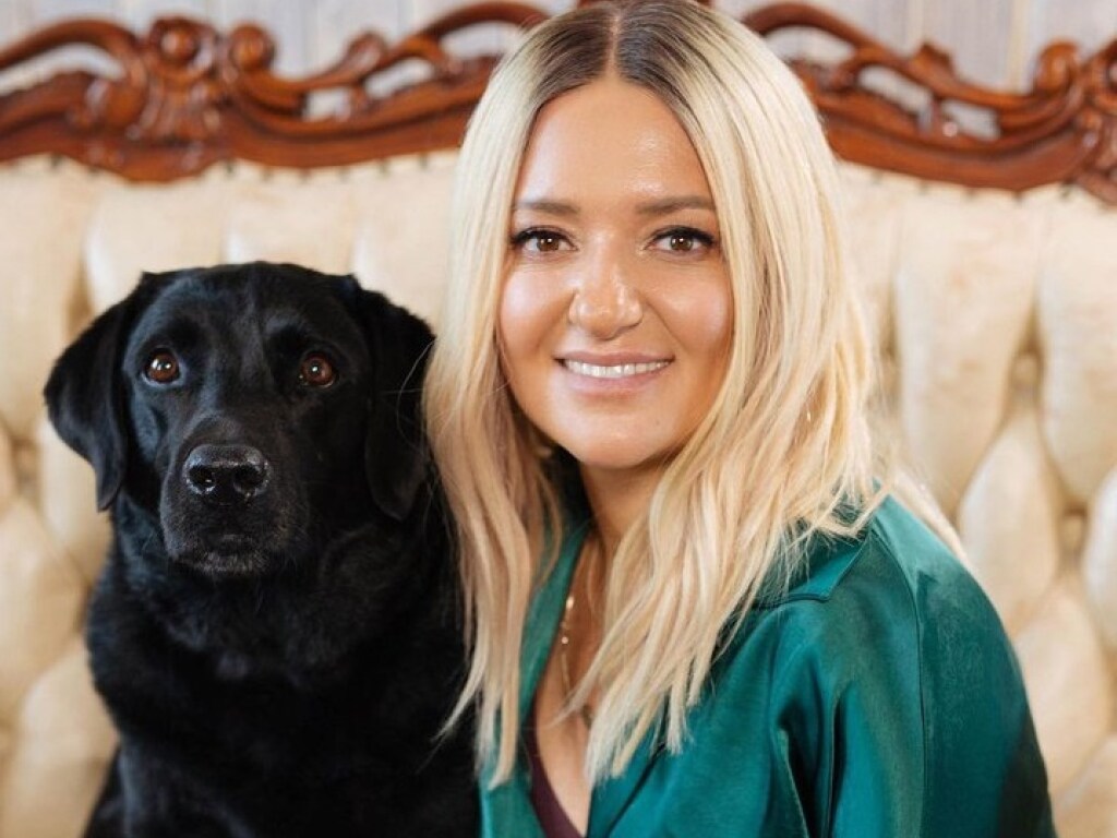 Наталья Могилевская показала свой дом и черную собаку (ФОТО)