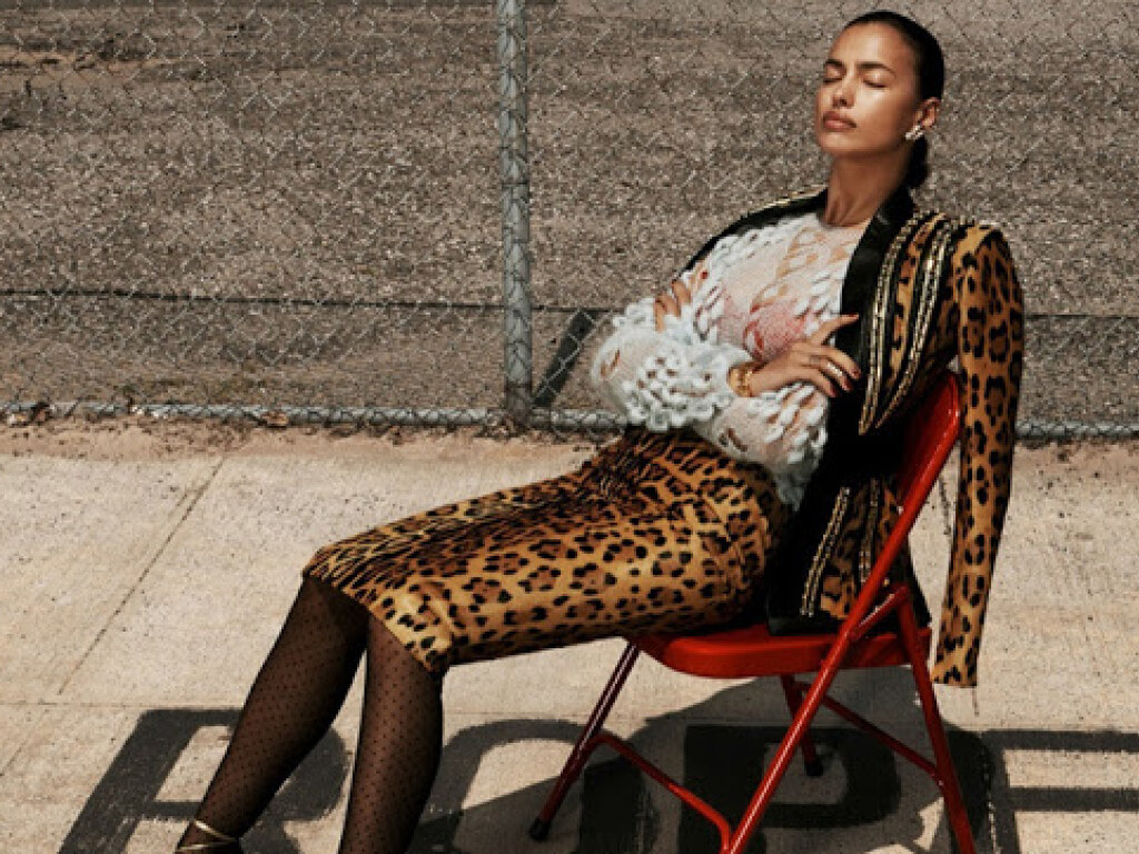 «Только лучшее для моей подруги»: Ирина Шейк примерила леопардовое платье у любимого дизайнера (ФОТО)