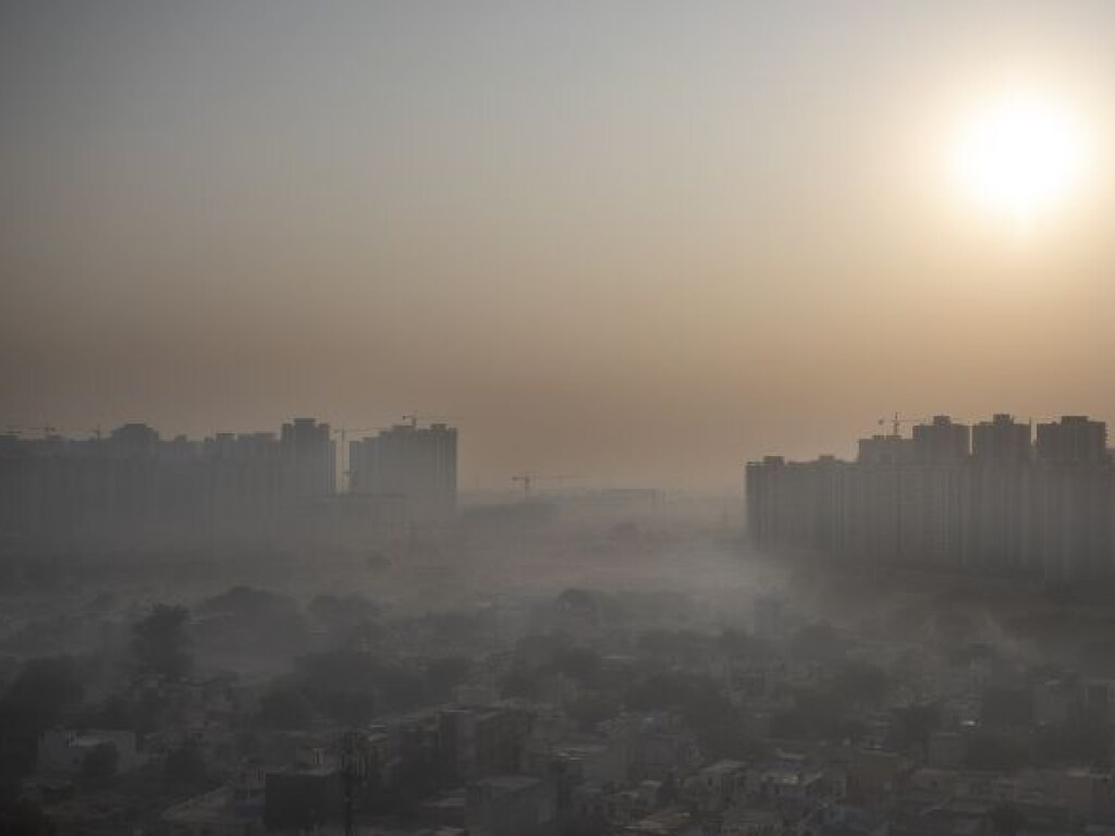 Столицу Индии окутало опасным смогом (ФОТО)