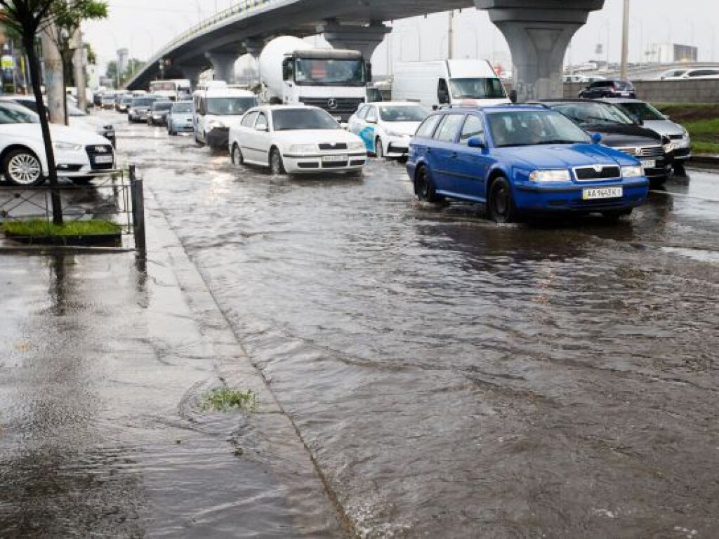 Непогода в Киеве: Подтопления в восьми районах ликвидированы