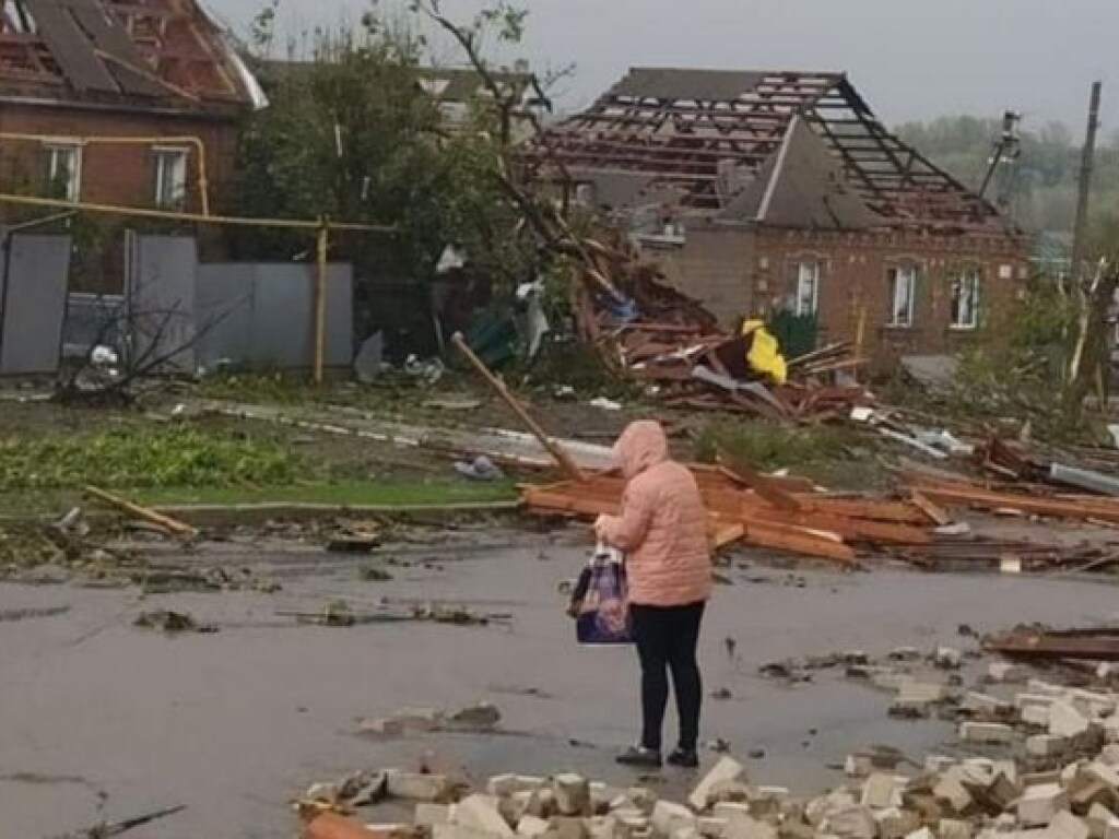 В Николаевской области сильный ливень и порывы ветра повредили школу и детсад (ФОТО)