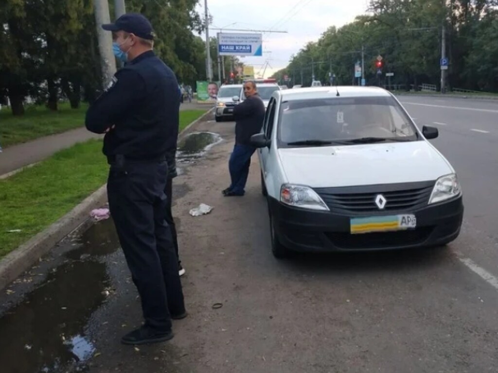 В Николаеве патрульные остановили авто с перебитыми номерами и наркотиками в салоне (ФОТО)