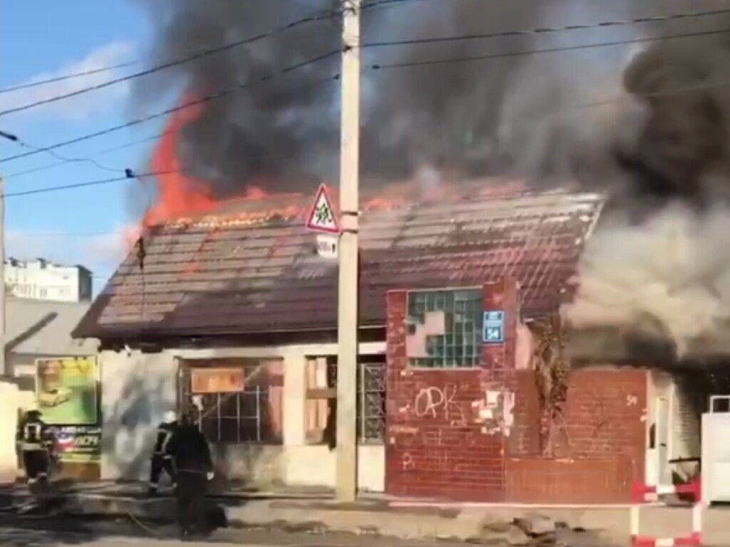 В Харькове произошел пожар в жилом доме (ФОТО)