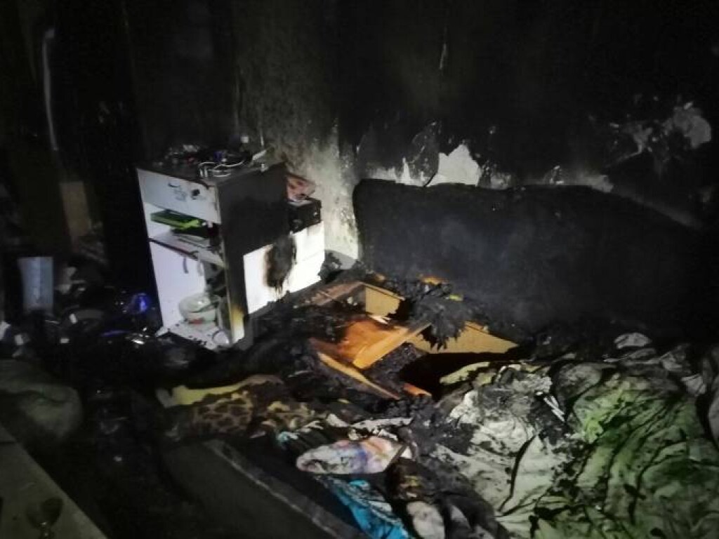 Из горящего дома в Харькове спасли людей (ФОТО)