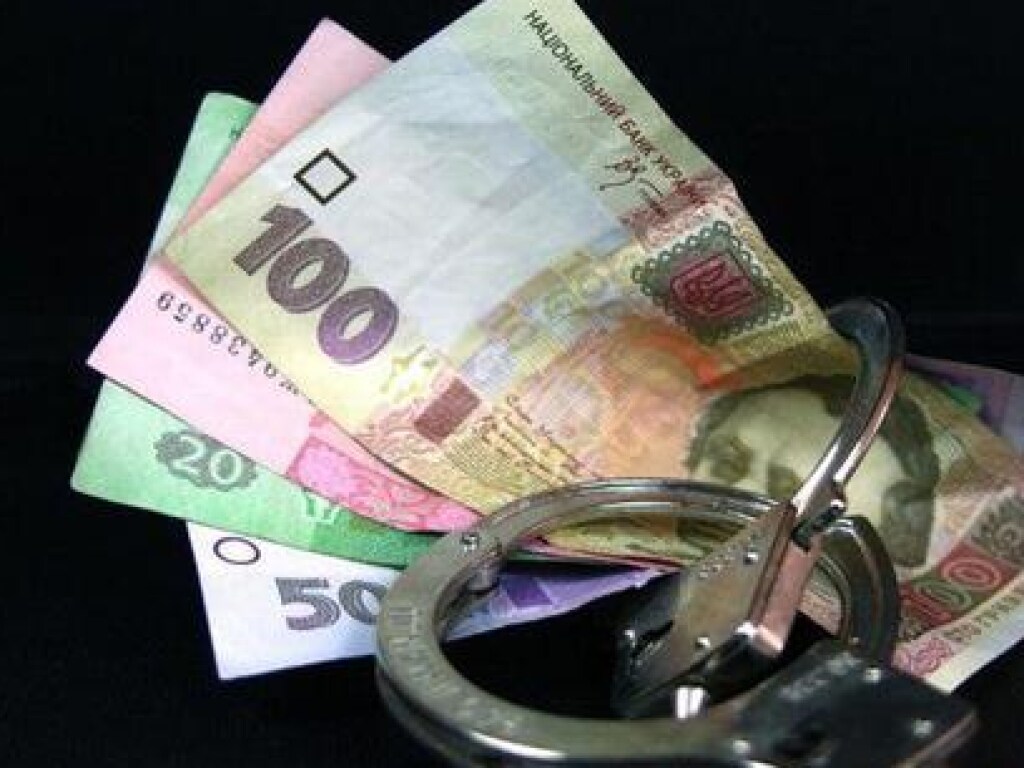 В Киевской области следователь полиции задержан при получении взятки 4 тысячи долларов