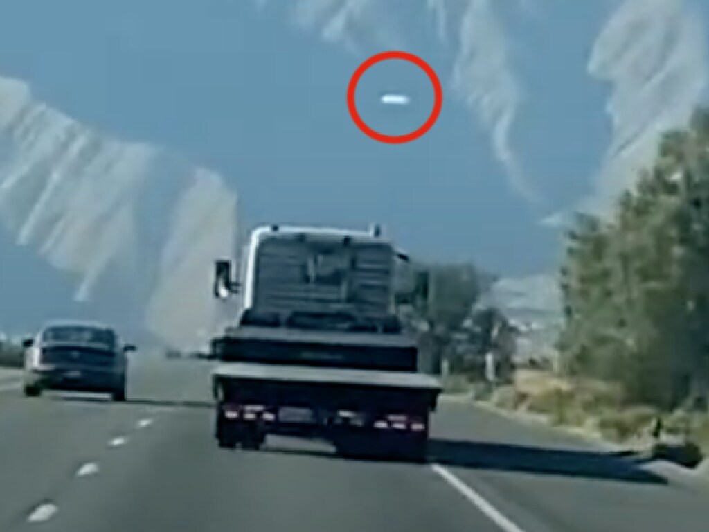 В США возле секретной военной базы заметили НЛО – белый предмет длиной около 2 метров (ФОТО, ВИДЕО)