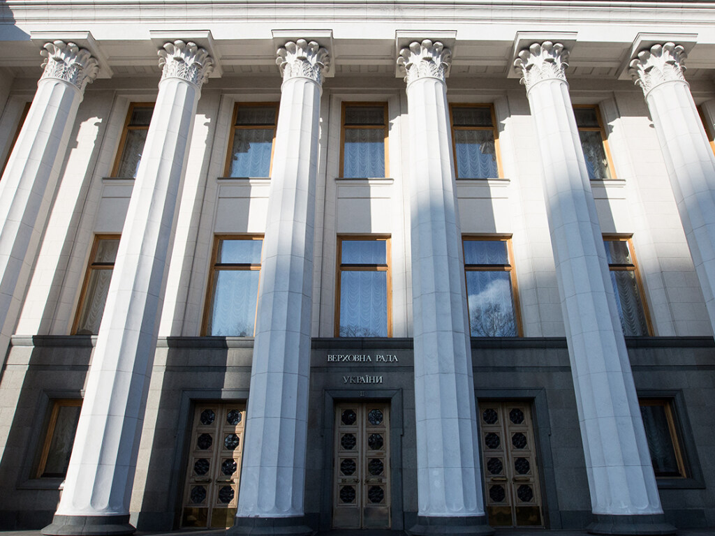 Рада приняла постановление о мерах противодействия распространению COVID-19 в Украине