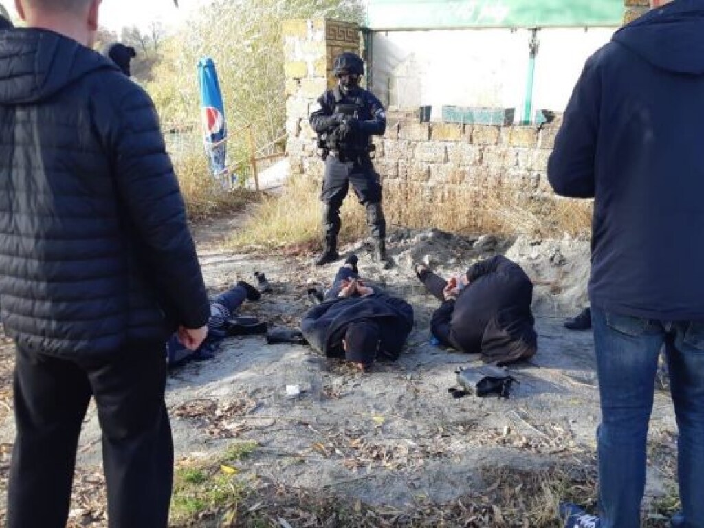 В Харькове задержали вооруженных азербайджанцев из группировки авторитетного «вора в законе» (ФОТО)