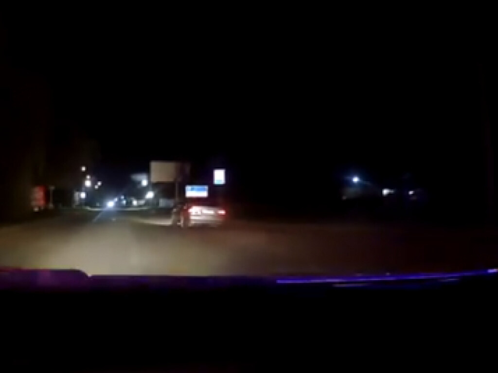 В Черновцах парень на BMW устроил ночные гонки с полицией (ФОТО)
