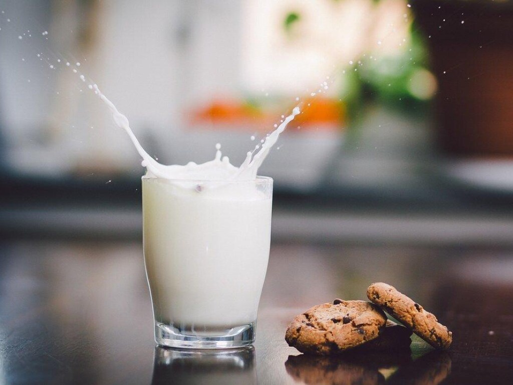 Эксперты развеяли популярные мифы о молоке