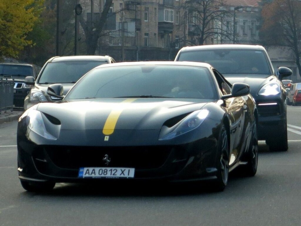 Сына экс-мэра Киева заметили за рулем роскошного суперкара за 500 тысяч евро (ФОТО)