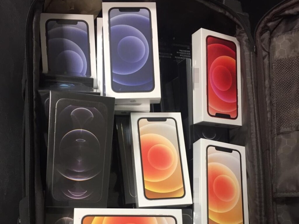 В аэропорту «Борисполь» выявили партию контрабандных iPhone 12 (ФОТО)