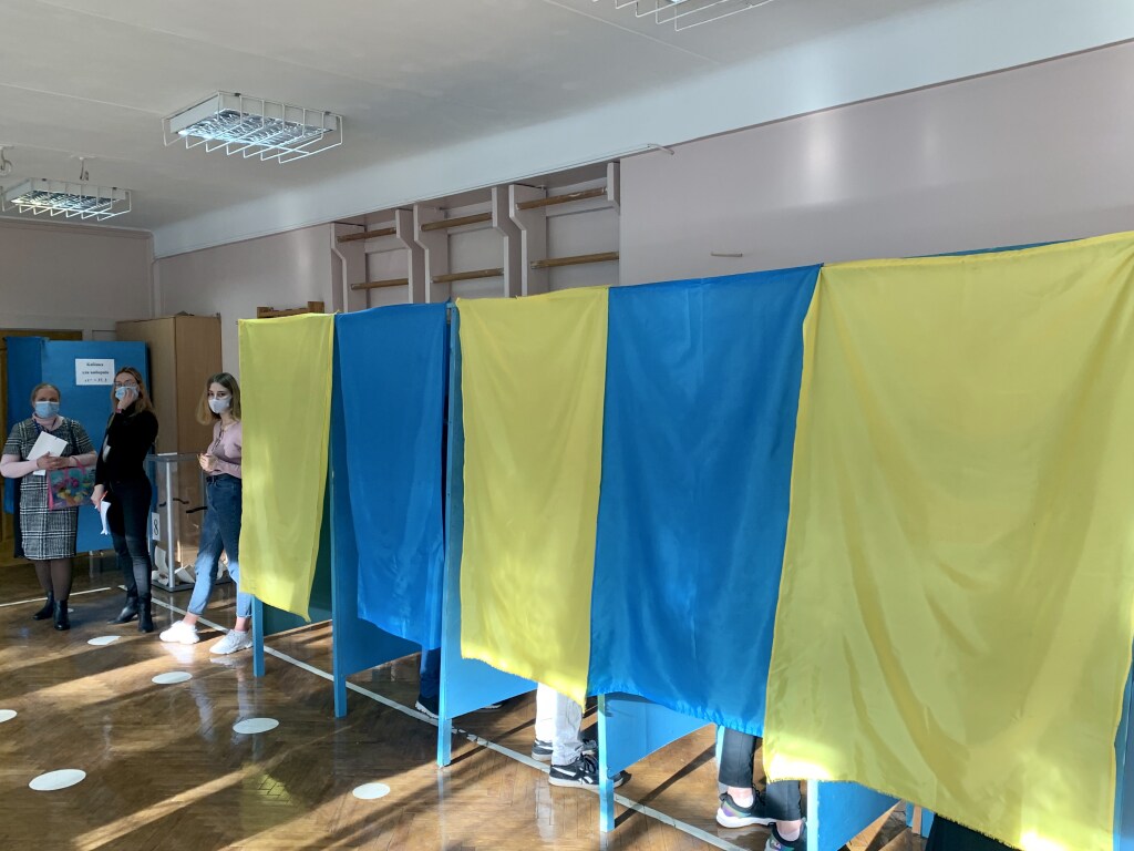 Низкая явка на местных выборах в Украине показала, что нужно вводить онлайн-голосование – эксперт