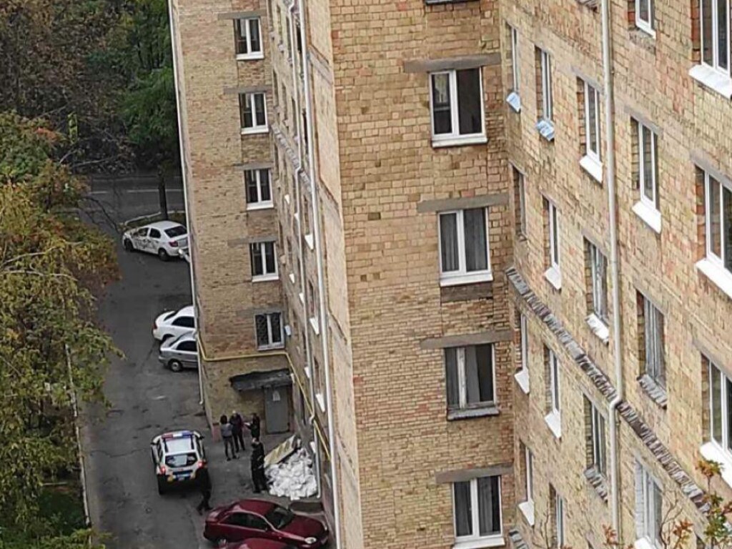 Оставил прощальную записку: В Киеве преподаватель вуза выбросился из окна (ФОТО)
