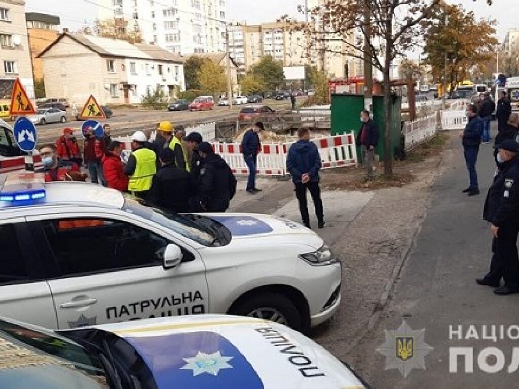 В результате утечки газа на коллекторе в Киеве отравились три человека – полиция (ФОТО)