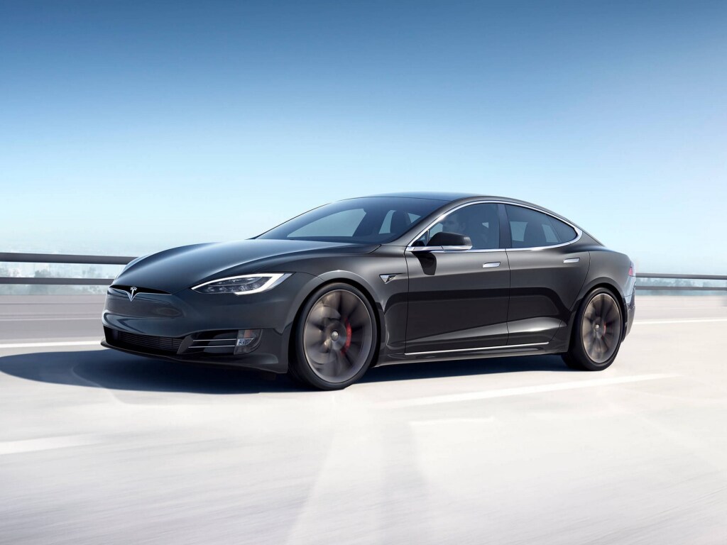 Автопилот электрокара Tesla пугает водителей своим поведением (ВИДЕО)