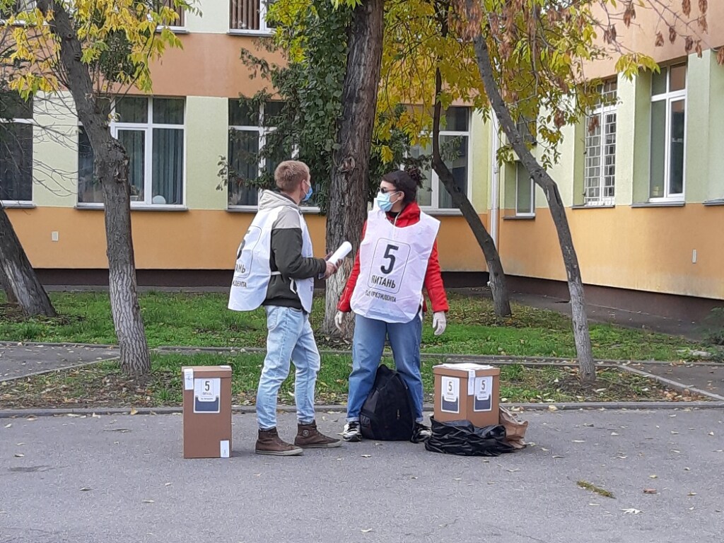 «Прощупать почву» общественных настроений»: эксперт оценил опрос от Зеленского в день выборов 