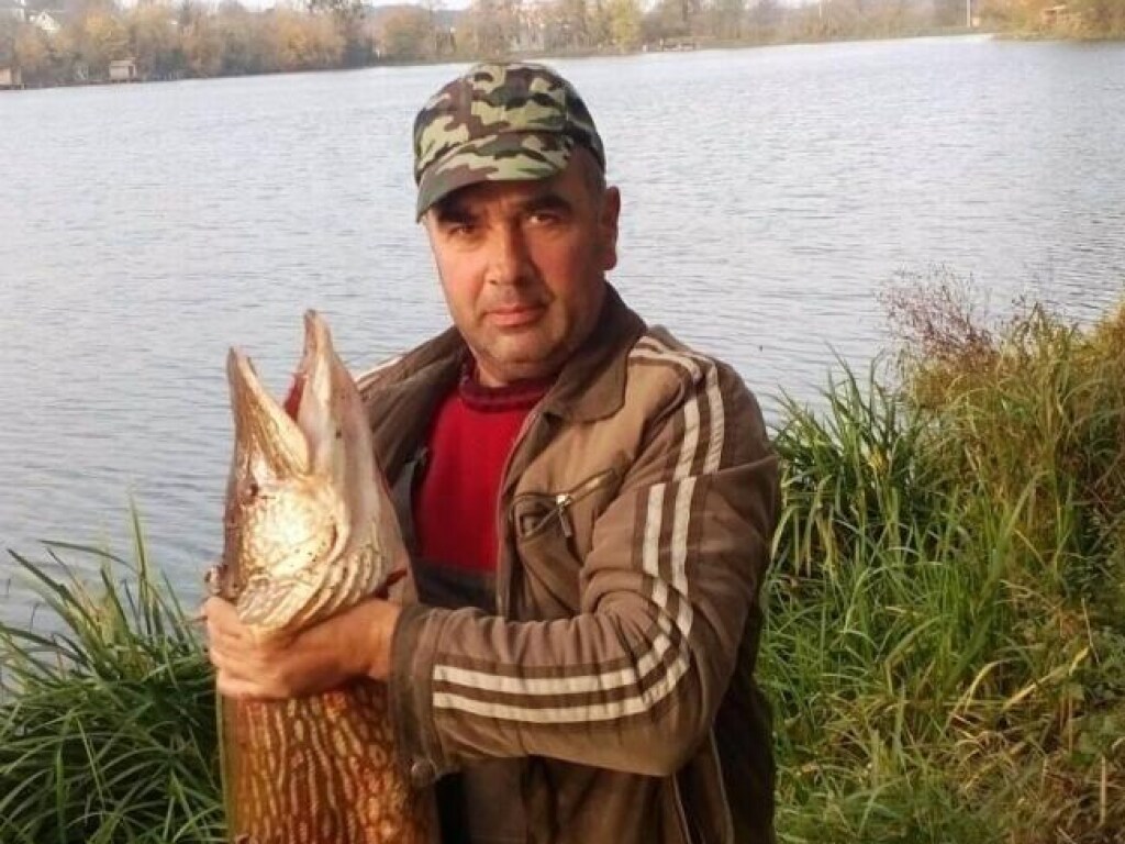 В Ровенской области рыбак выловил гигантскую щуку (ФОТО)