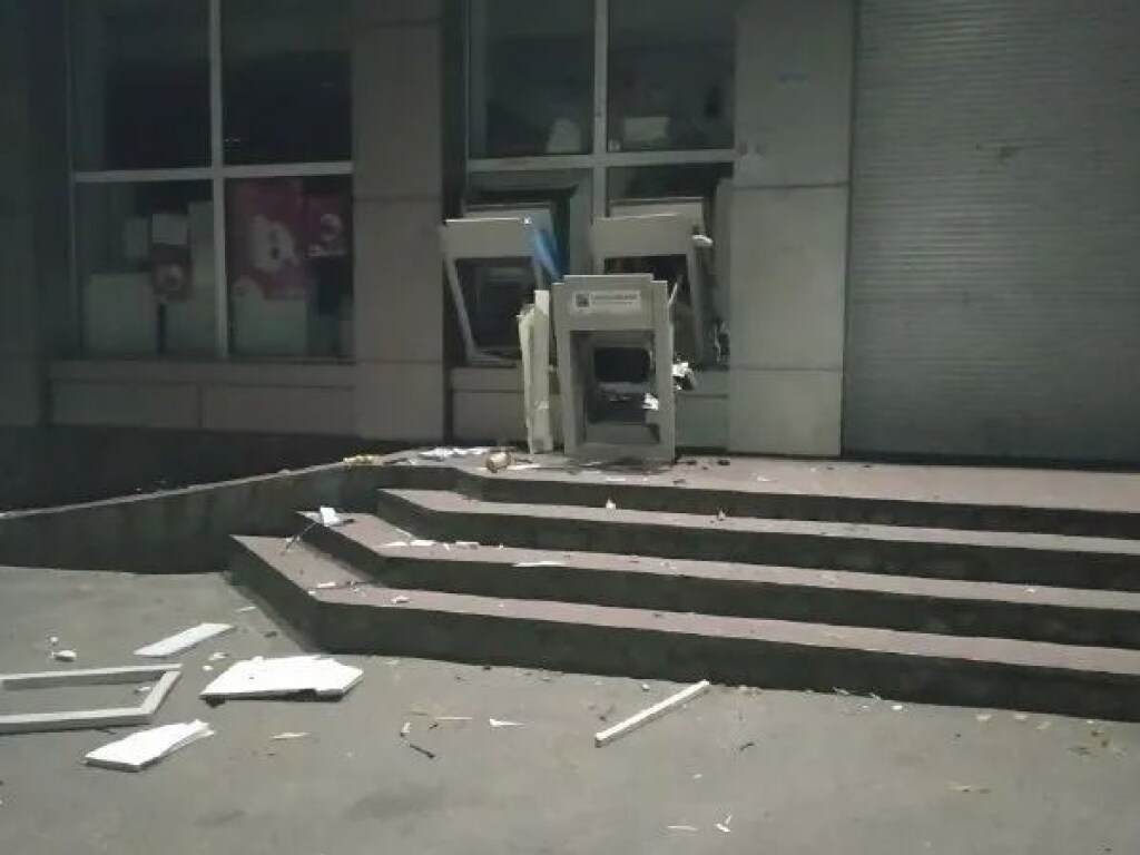В Киевской области неизвестные взорвали банкоматы и похитили кассеты с деньгами (ФОТО)