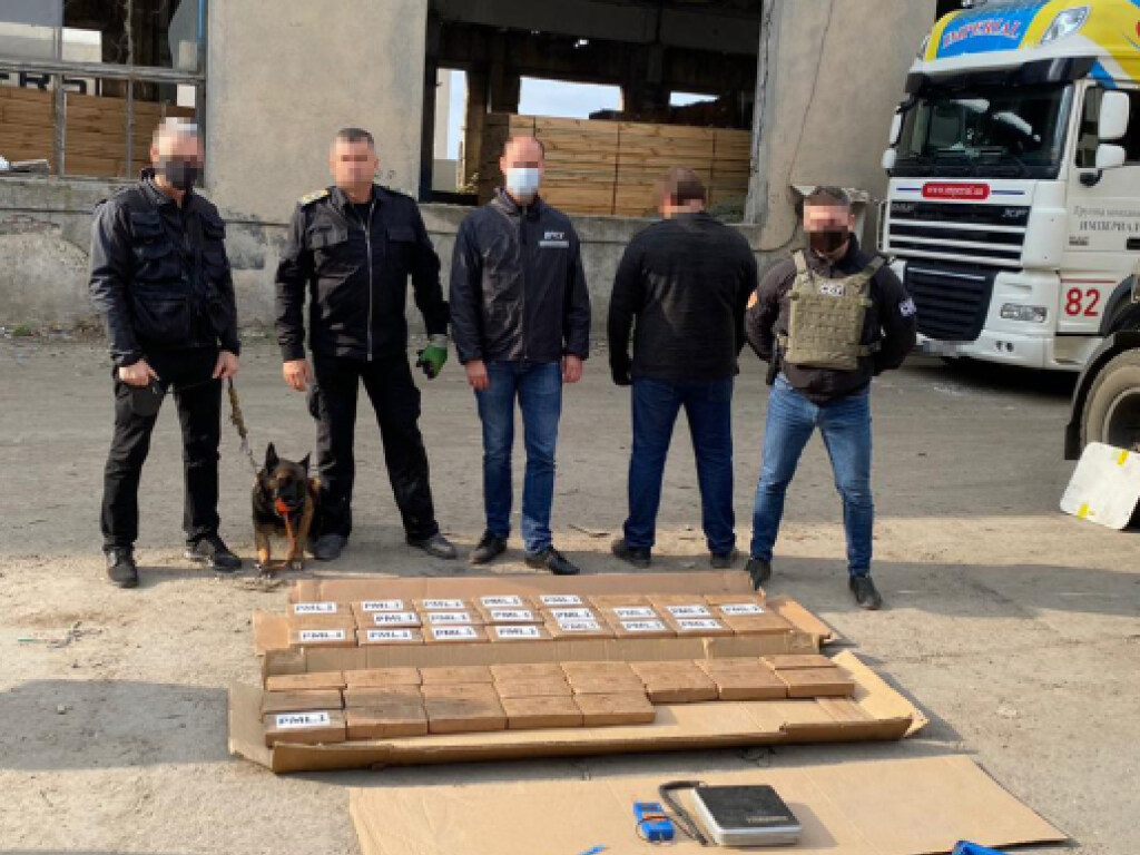 В порту Одессы нашли более 50 килограмм кокаина – ГПС (ФОТО)