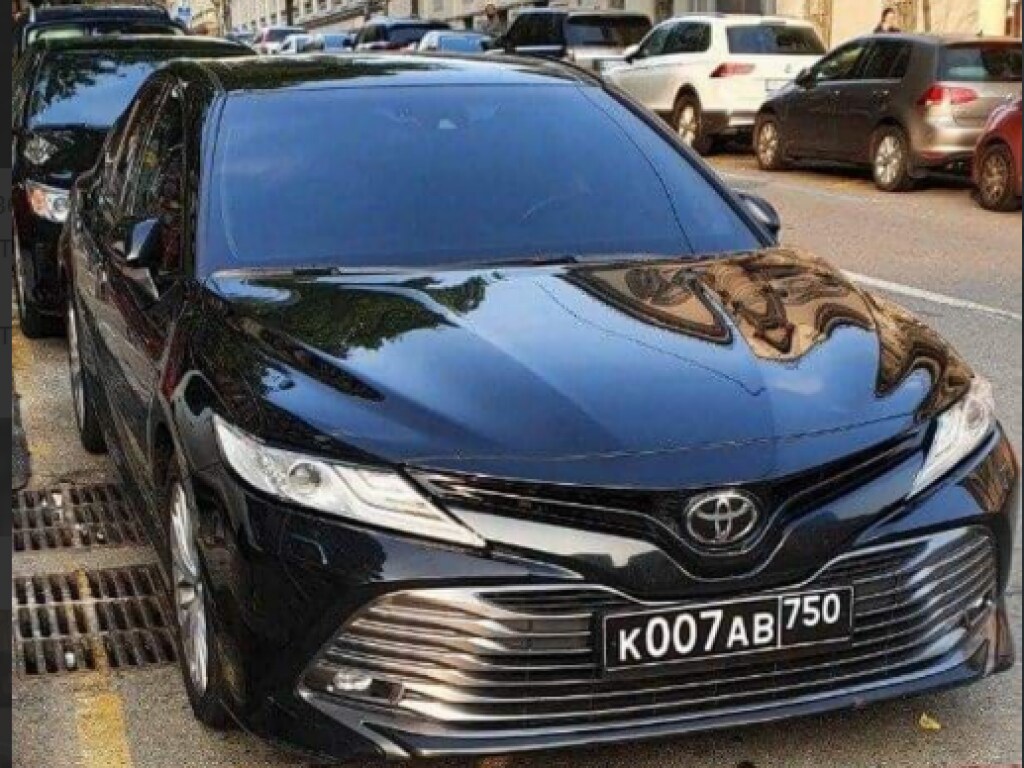 В Киеве водитель авто с дипломатическими номерами стал «героем парковки» (ФОТО)