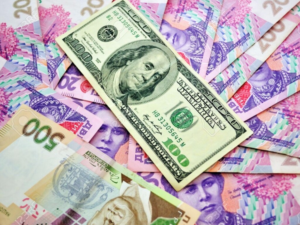 НБУ установил официальный курс на уровне 28,39 гривны за доллар