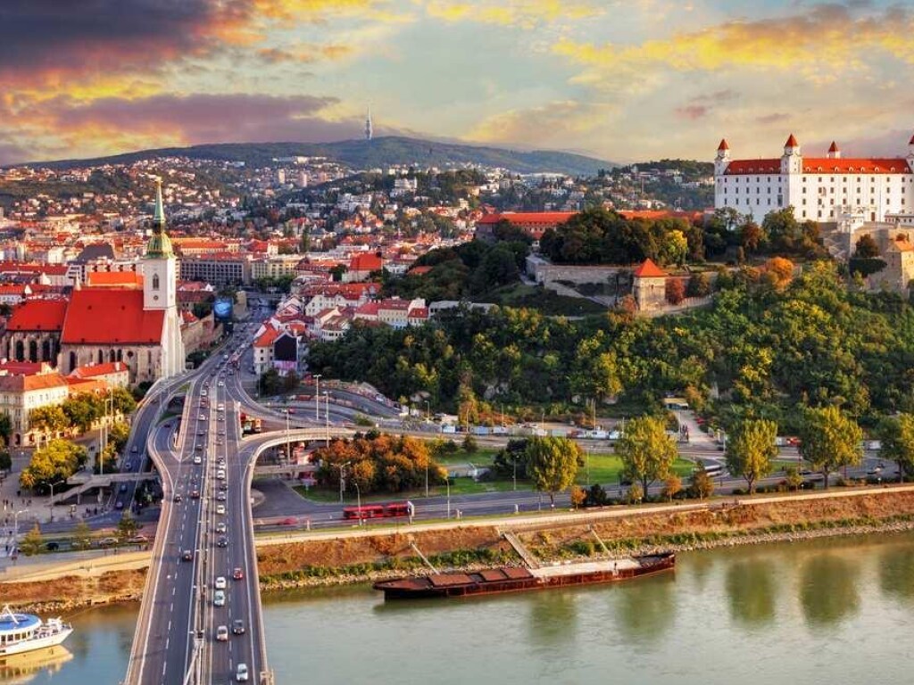 Власти Словакии продлили ограничения для передвижения для граждан