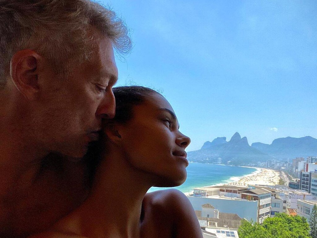 53-летний Венсан Кассель выложил  интимный снимок  с молодой супругой  (ФОТО)