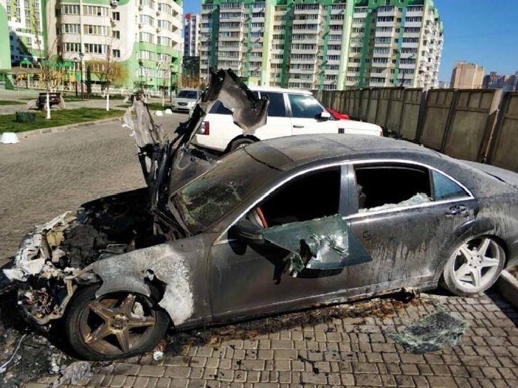 В Одессе сотрудник ГСЧС поджигал элитные автомобили (ФОТО)