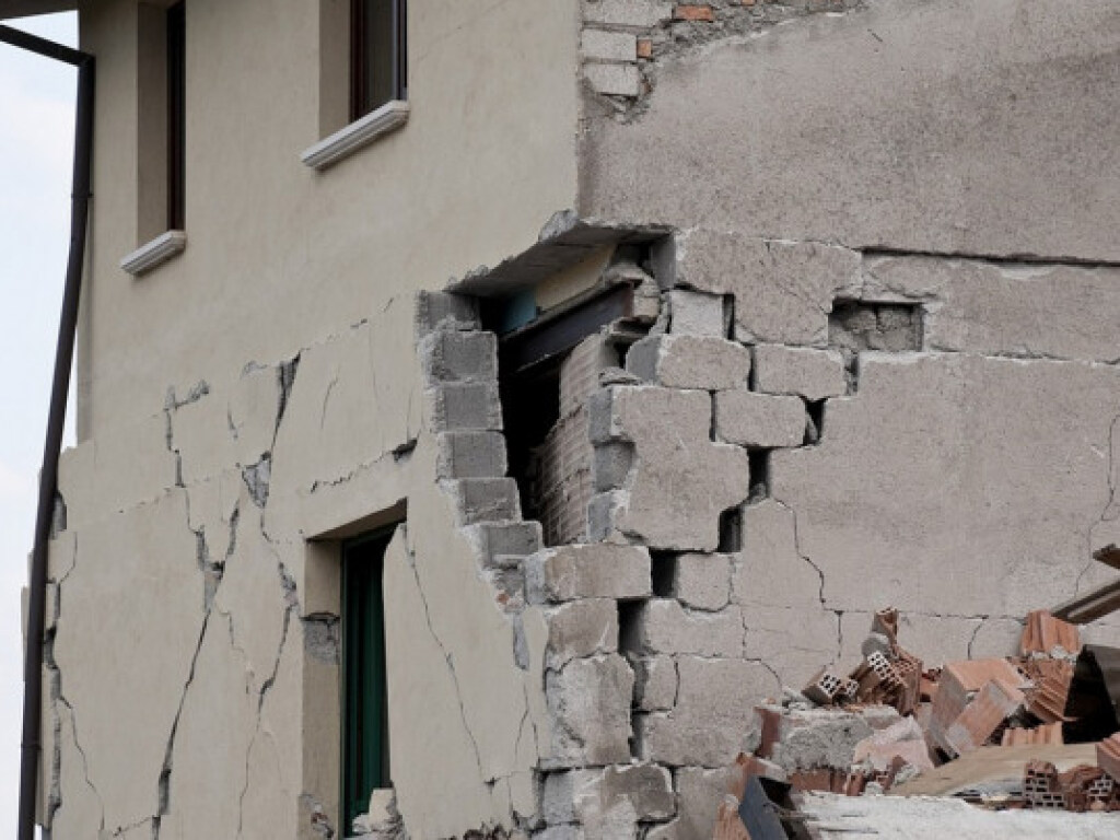 Землетрясение в Турции: разрушены десятки домов (ВИДЕО)
