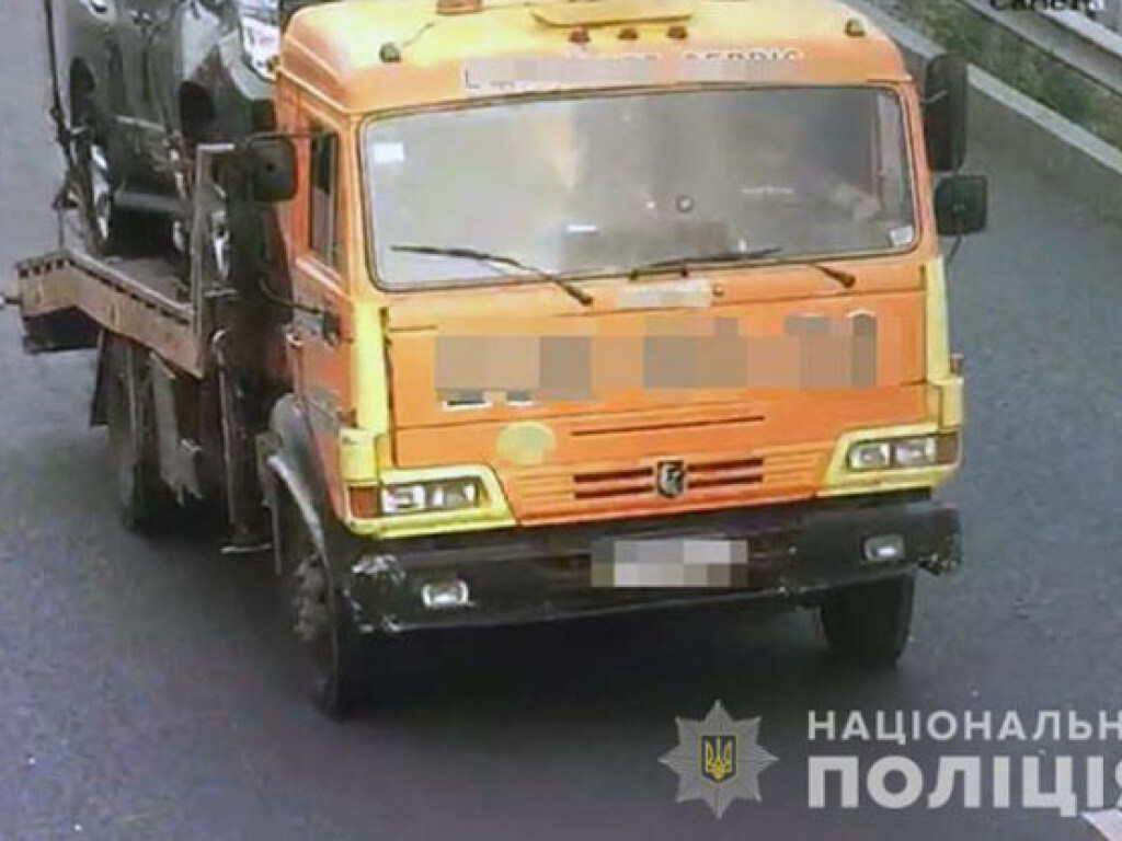 В Киеве с помощью эвакуатора угнали  Lexus (ФОТО)