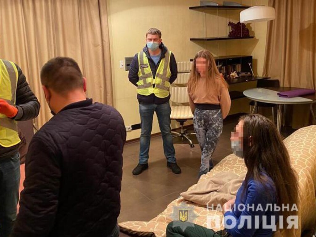 В центре Киева накрыли бордель: «администратору» заведения грозит 7 лет тюрьмы (ФОТО, ВИДЕО)