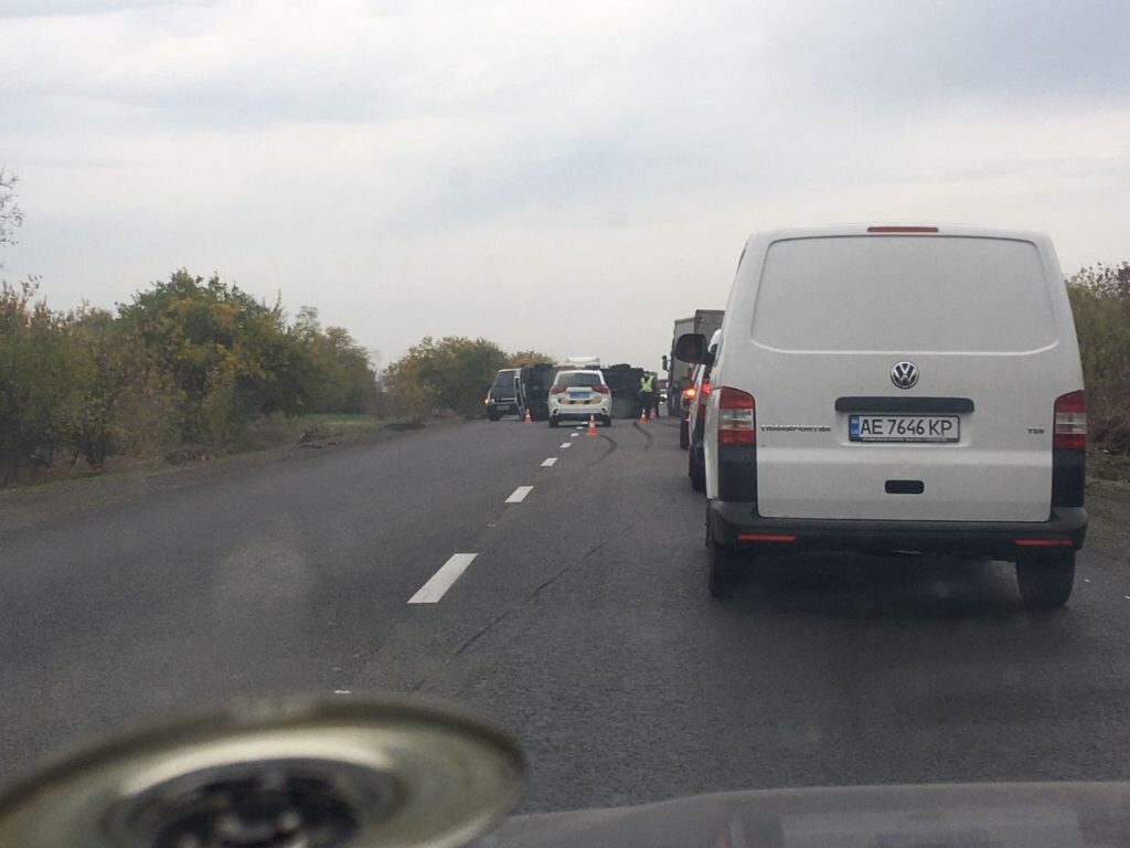 На трассе Харьков-Симферополь произошло ДТП с микроавтобусом (ФОТО, ВИДЕО)