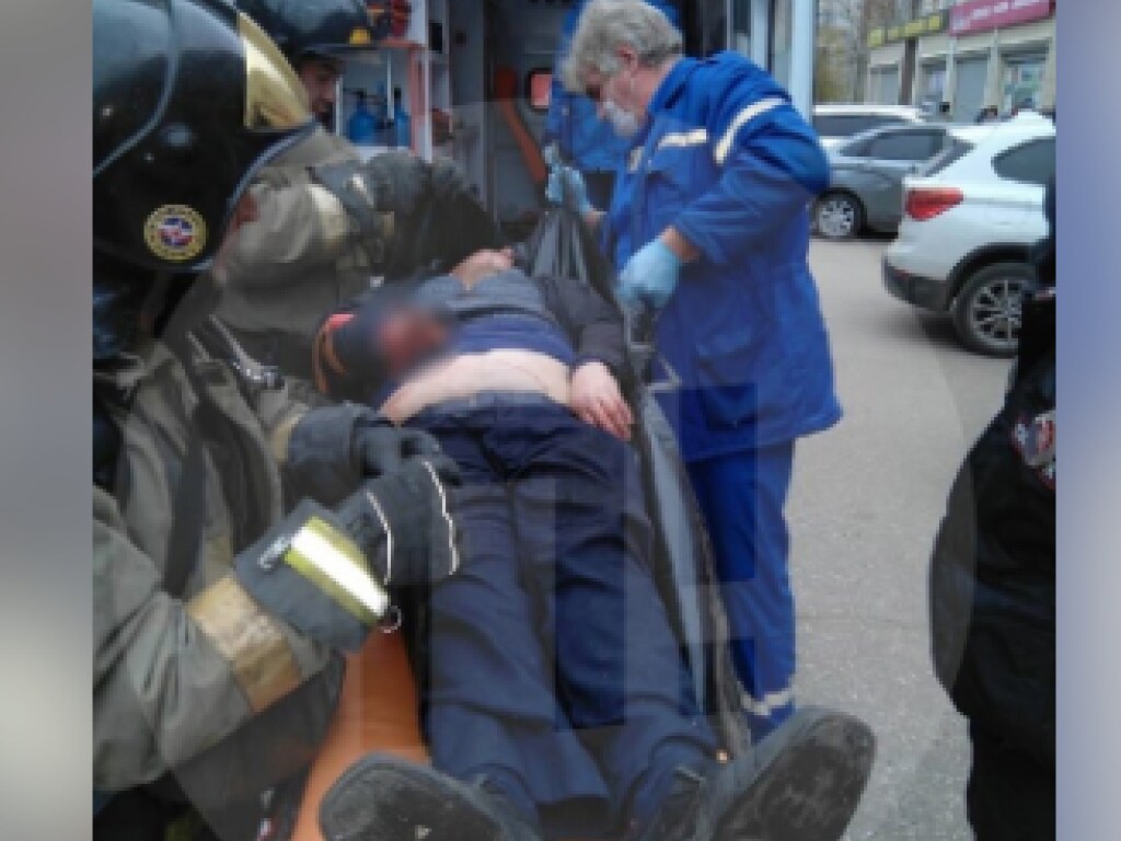 Мужчина на рынке взорвал гранату: трое пострадавших (ФОТО)