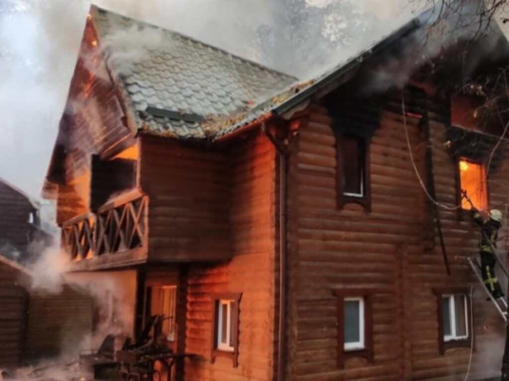 В Житомирской области произошел пожар в гостиничном комплексе (ФОТО)