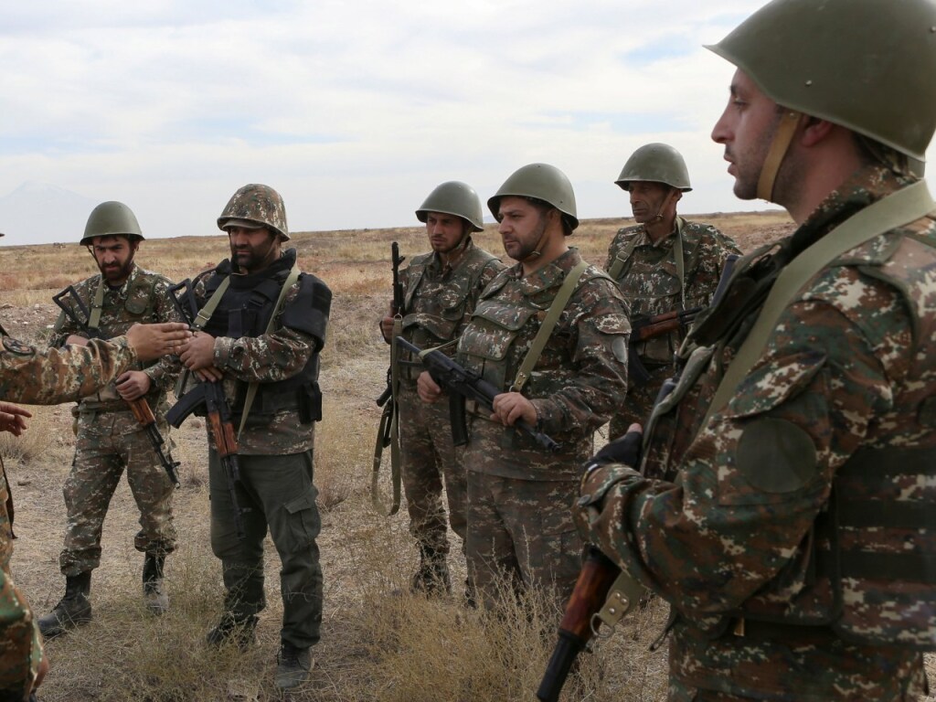 Бои в Нагорном Карабахе: новое перемирие сорвано