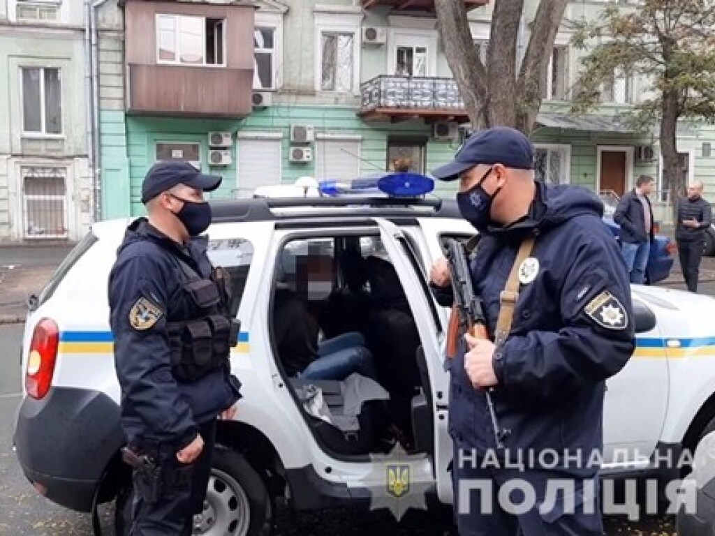 Сотрудницу кафе в Одессе мужчина заколол ножом (ФОТО, ВИДЕО)