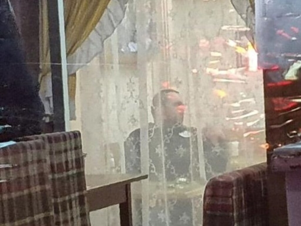 На Печерске в Киеве мужчина грозится взорвать ресторан (ФОТО, ВИДЕО)