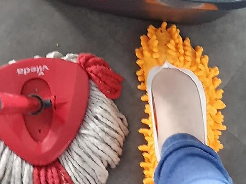«Теперь я видел все!»: в Австралии представили носки для мытья пола (ФОТО)