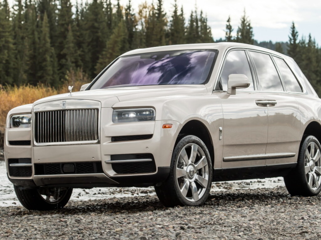 Под Киевом заметили единственный в Украине Rolls-Royce Cullinan за миллион долларов (ВИДЕО)