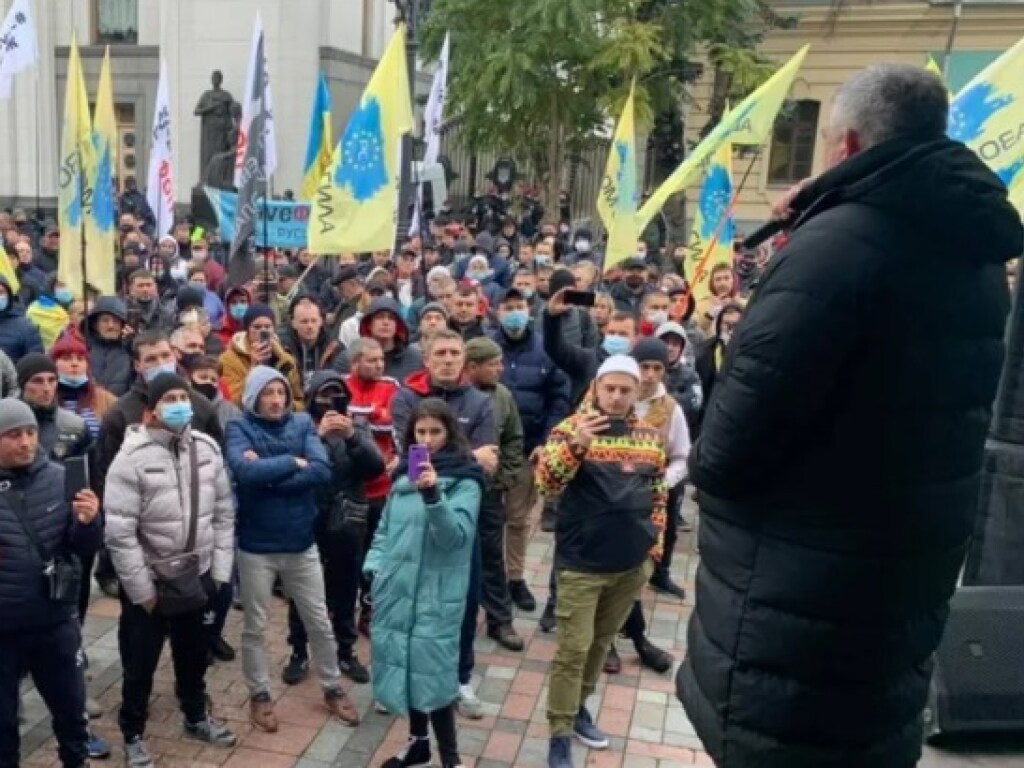 В Киеве евробляхеры вышли на протест под здание Верховной Рады (ФОТО)
