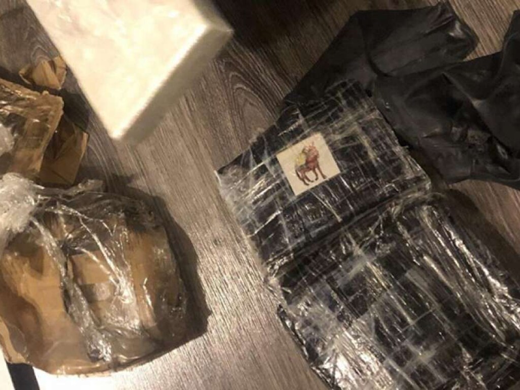 Полиция изъяла пять килограмм кокаина у иностранца в Киеве (ФОТО)