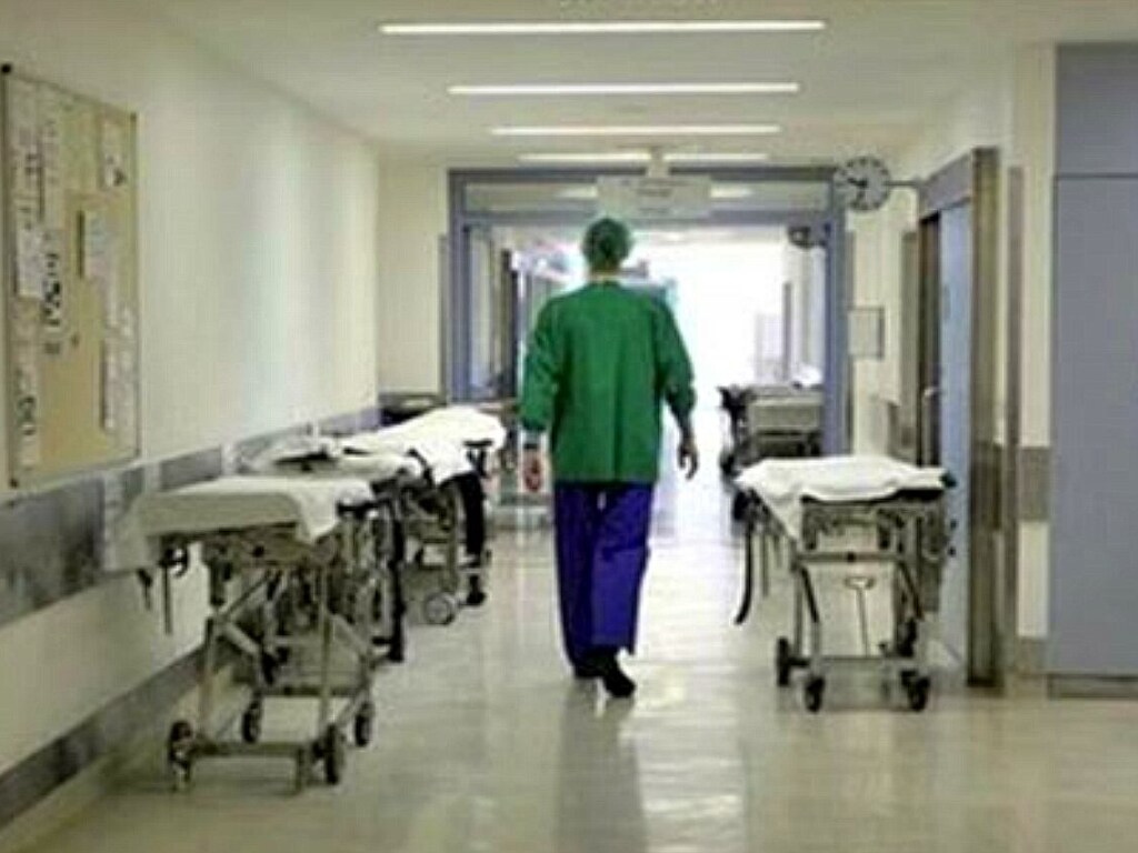В Херсоне пациент выпал из окна больницы и скончался